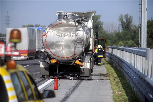 Baleset történt az M0-son, több kilométeres a torlódás