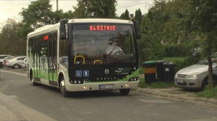 Próbaúton az elektromos busz