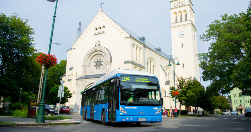 Halottak napján sűrűbben közlekednek a temetői járatok Budapesten