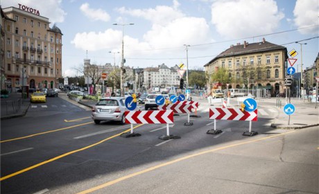 Megváltozott a forgalmi rend a Széll Kálmán és a Széna téren