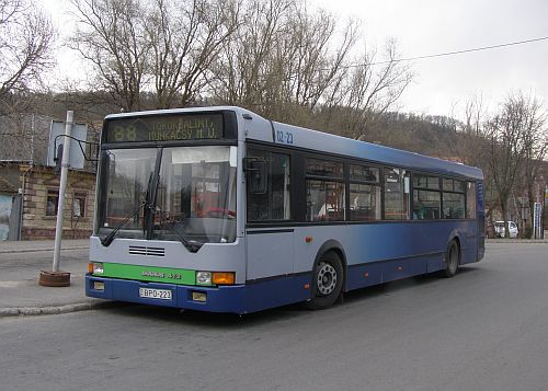 Menet közben ütötte meg a buszsofőrt