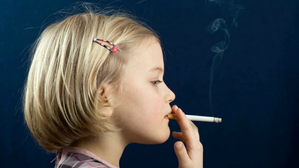 Kevesebbet, de még mindig sokat dohányoznak a tinédzserek