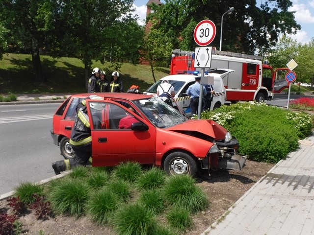 Fának csapódott egy autó Százhalombattán