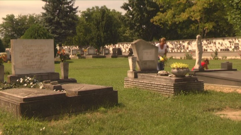 Behajtani tilos a temetőbe