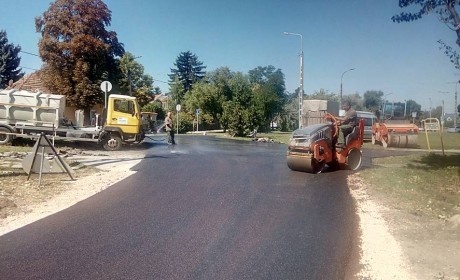 Aszfaltozás az Ilona utcában