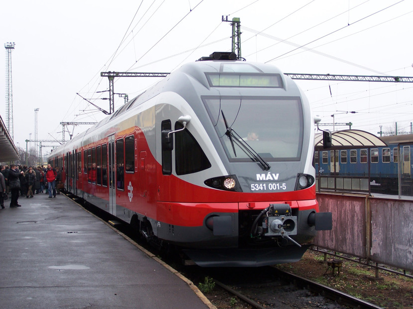 Új belföldi vasúti menetrend – több járat Budapest elővárosi vonalain