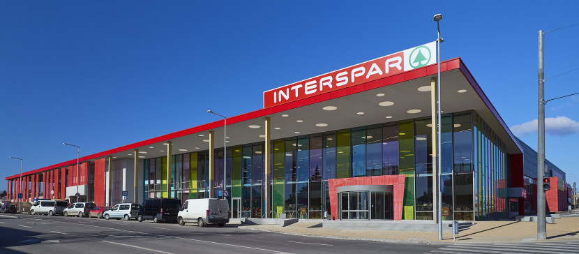 Meghosszabbított vasárnapi nyitva tartás és új szolgáltatások az INTERSPAR-ban