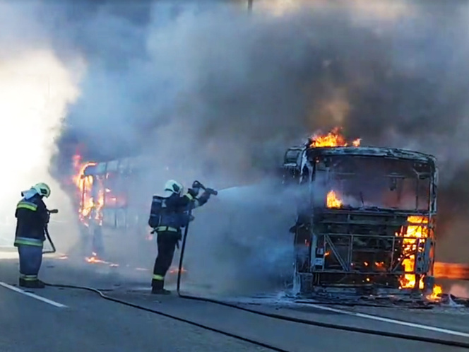 Kiégett egy érdi csuklós busz az autópályán (videó+interjú)