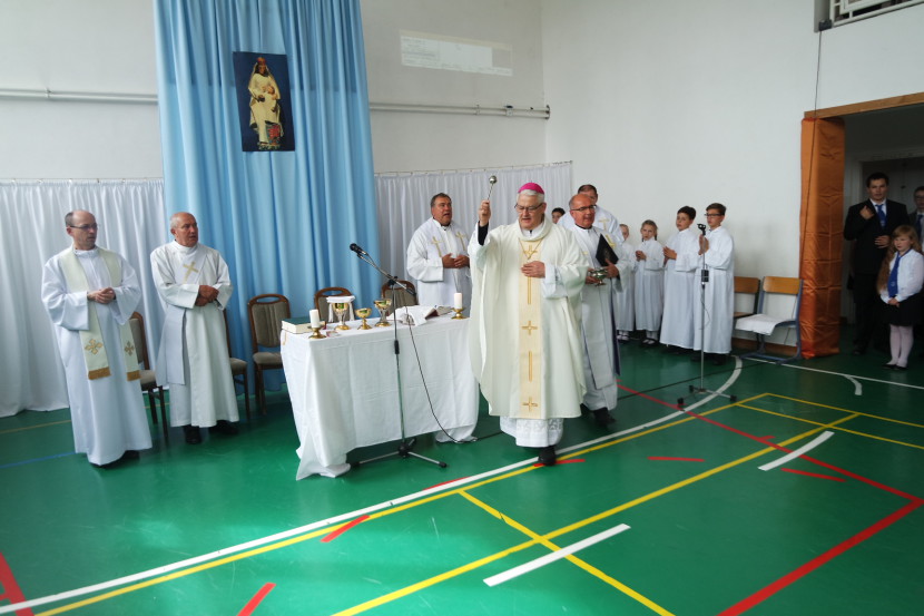 Püspöki áldás a Marianum iskolára