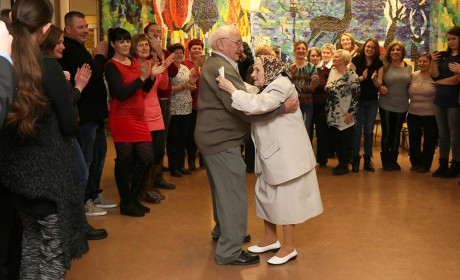 Polkát járt születésnapján a 105 éves érdi néni