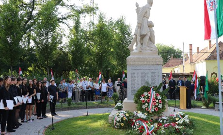 Hősi halottainkra emlékeztünk