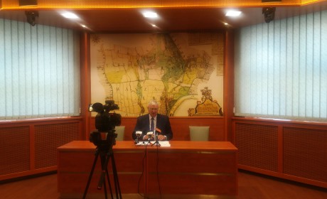 A törvényalkotási bizottság munkáját segíti Aradszki