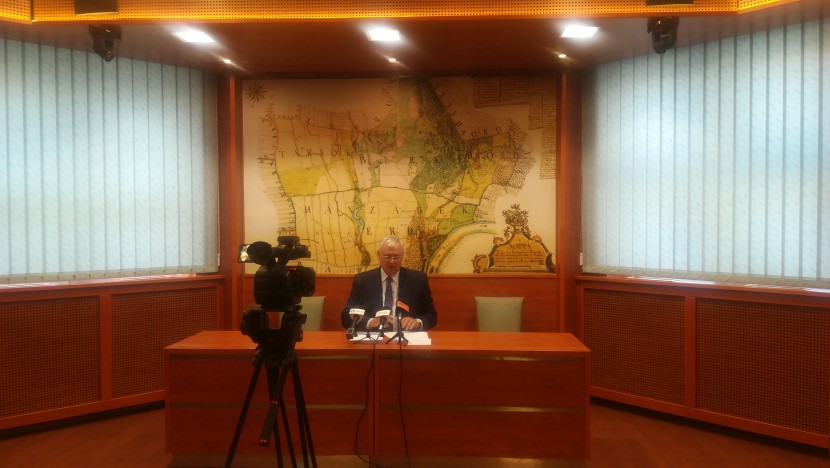A törvényalkotási bizottság munkáját segíti Aradszki