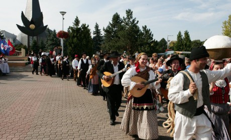 Summerfest: világsztárok, világzene, folklór